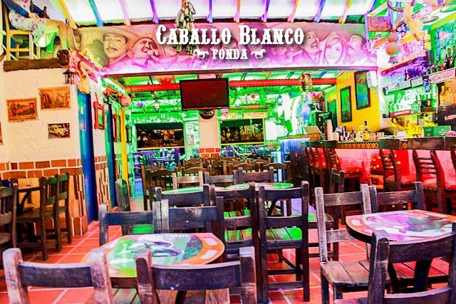 Fonda Caballo Blanco